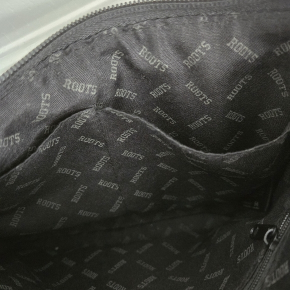 Roots black handbag - Picture 7 of 8